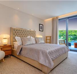 4 Bedroom Villa with Pool, Sumartin, sleeps 8